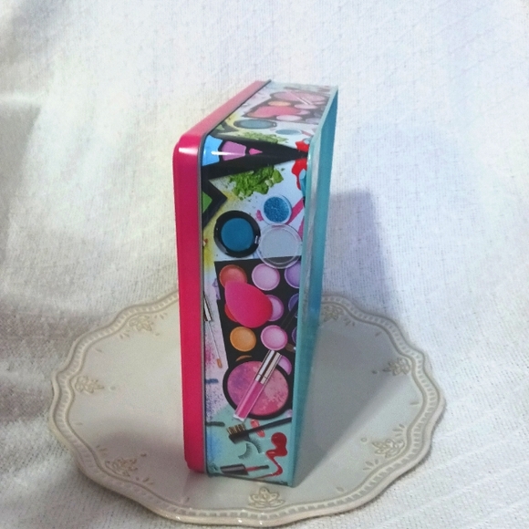 Eurographics Puzzles Makeup Palette 1000 Piece Jigsaw Puzzle - Picture 2 of 6